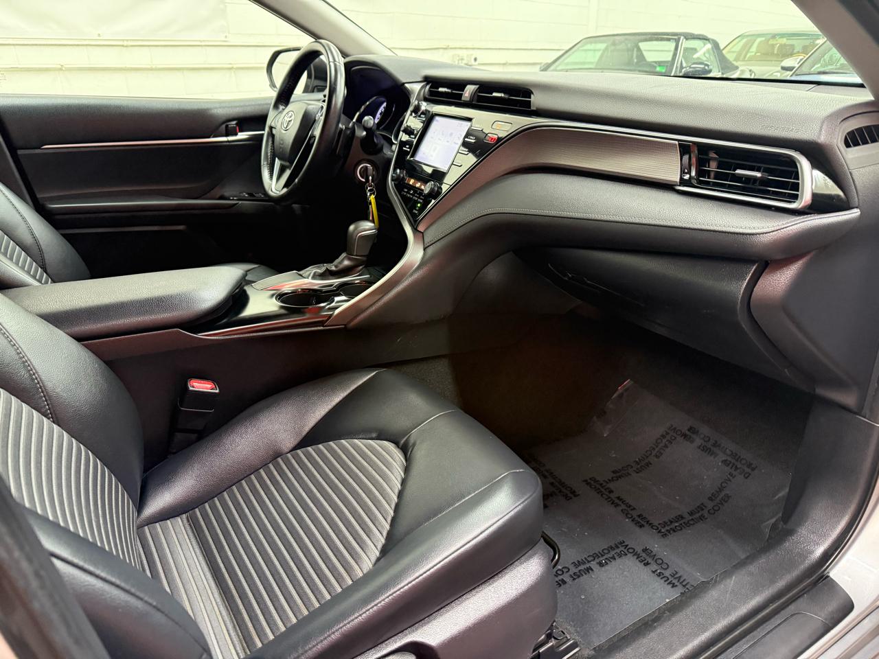 Toyota Camry SE 2019