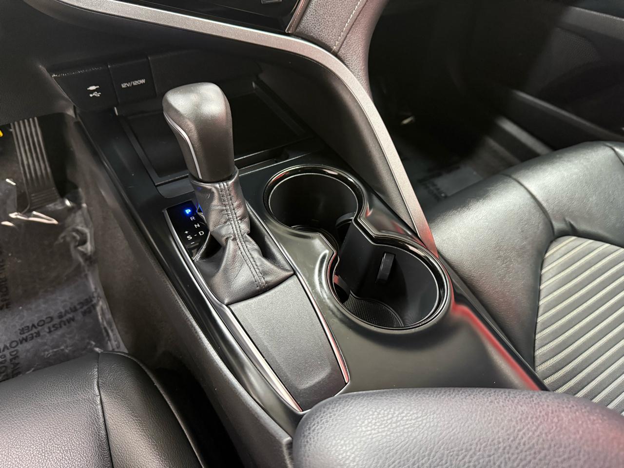 Toyota Camry SE 2019