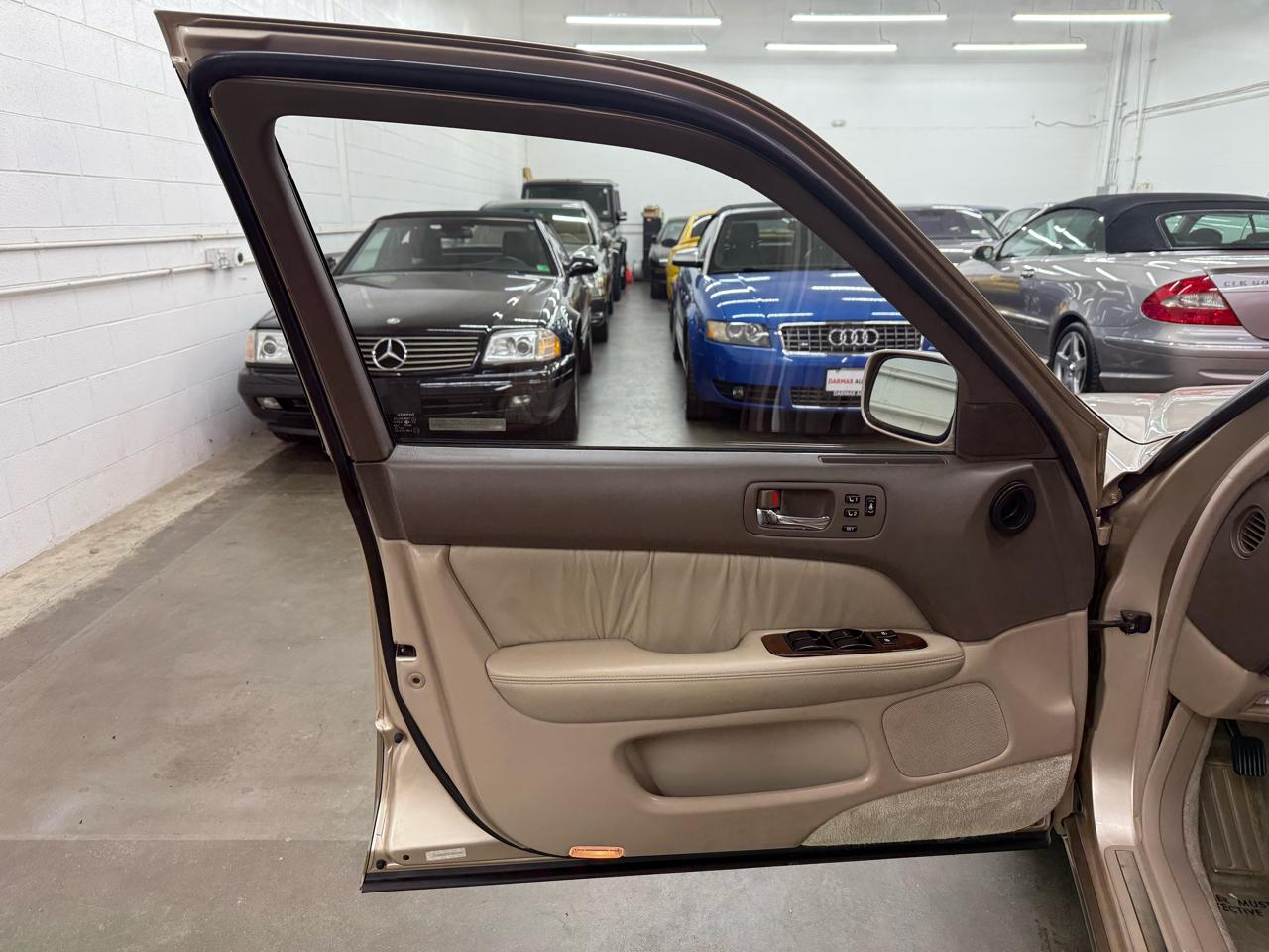 Lexus LS 400 4dr Sdn 1996