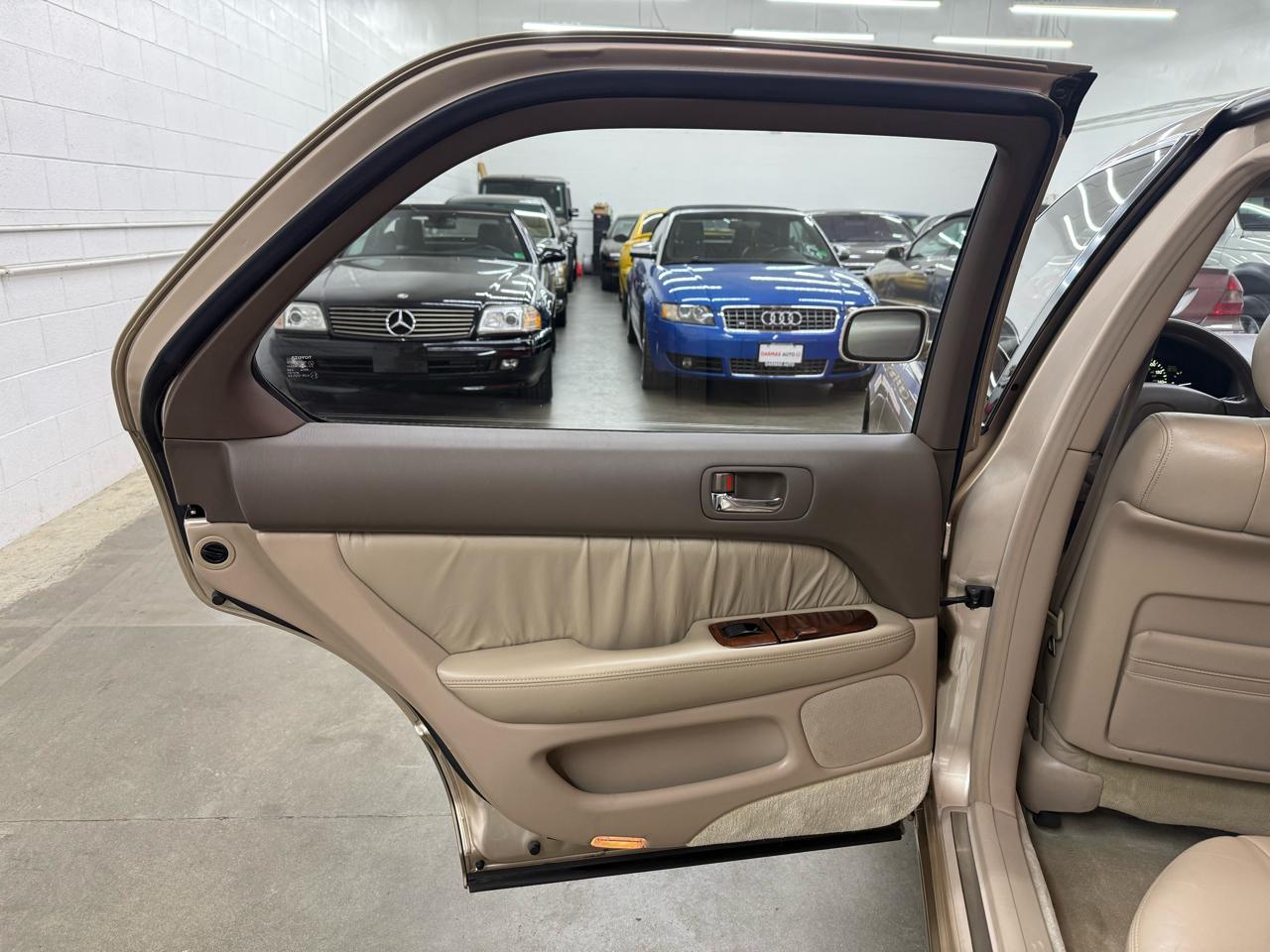 Lexus LS 400 4dr Sdn 1996