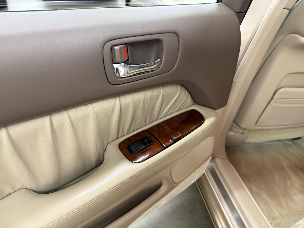 Lexus LS 400 4dr Sdn 1996