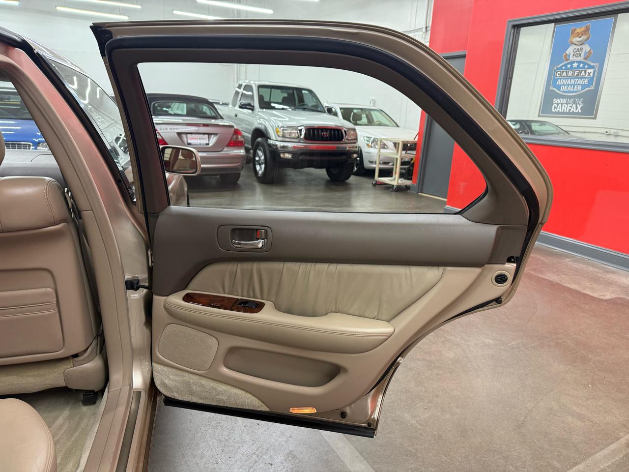 Lexus LS 400 4dr Sdn 1996