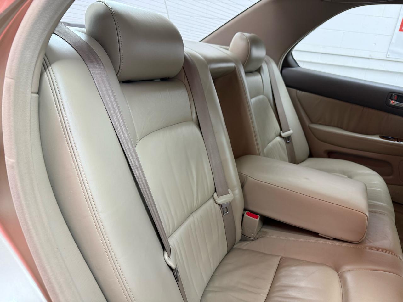 Lexus LS 400 4dr Sdn 1996