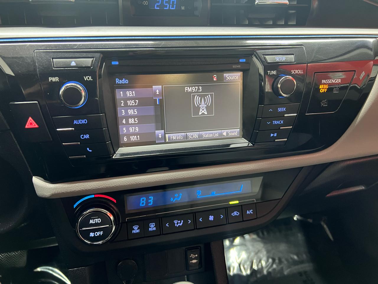 Toyota Corolla LE 2014