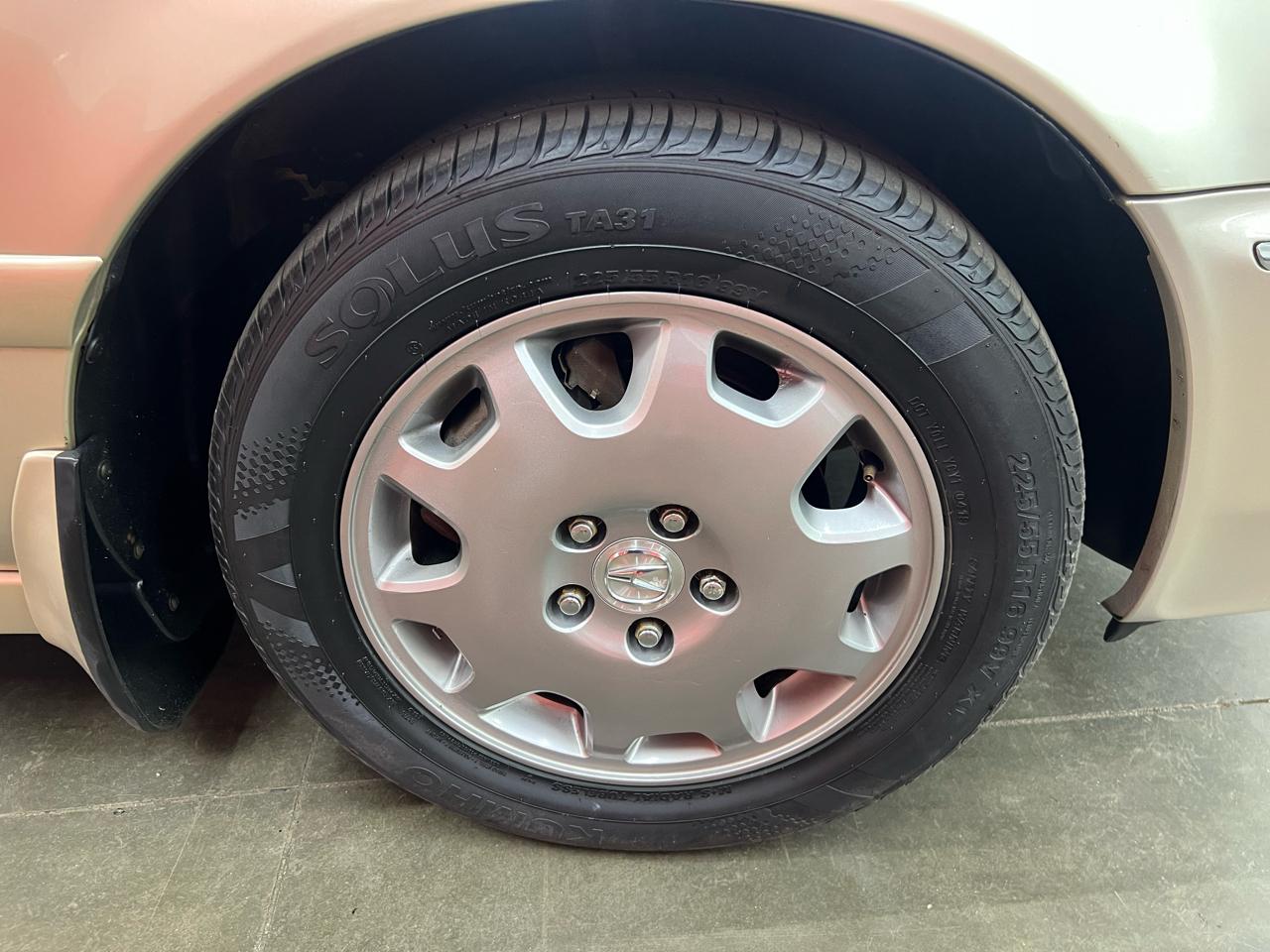 Acura RL 3.5RL with Navigation System 2004