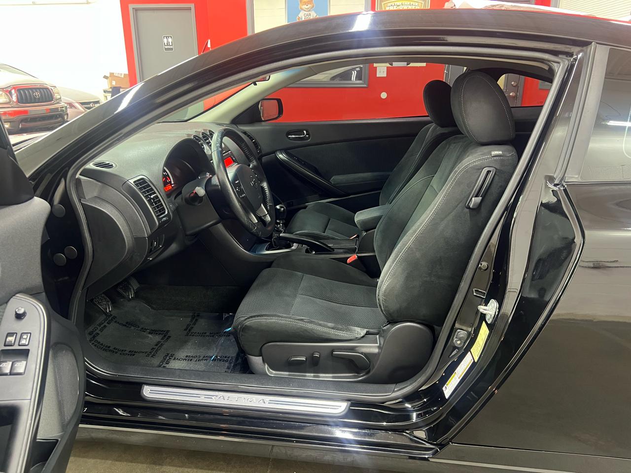 Nissan Altima 2.5 S 6M/T Coupe 2011