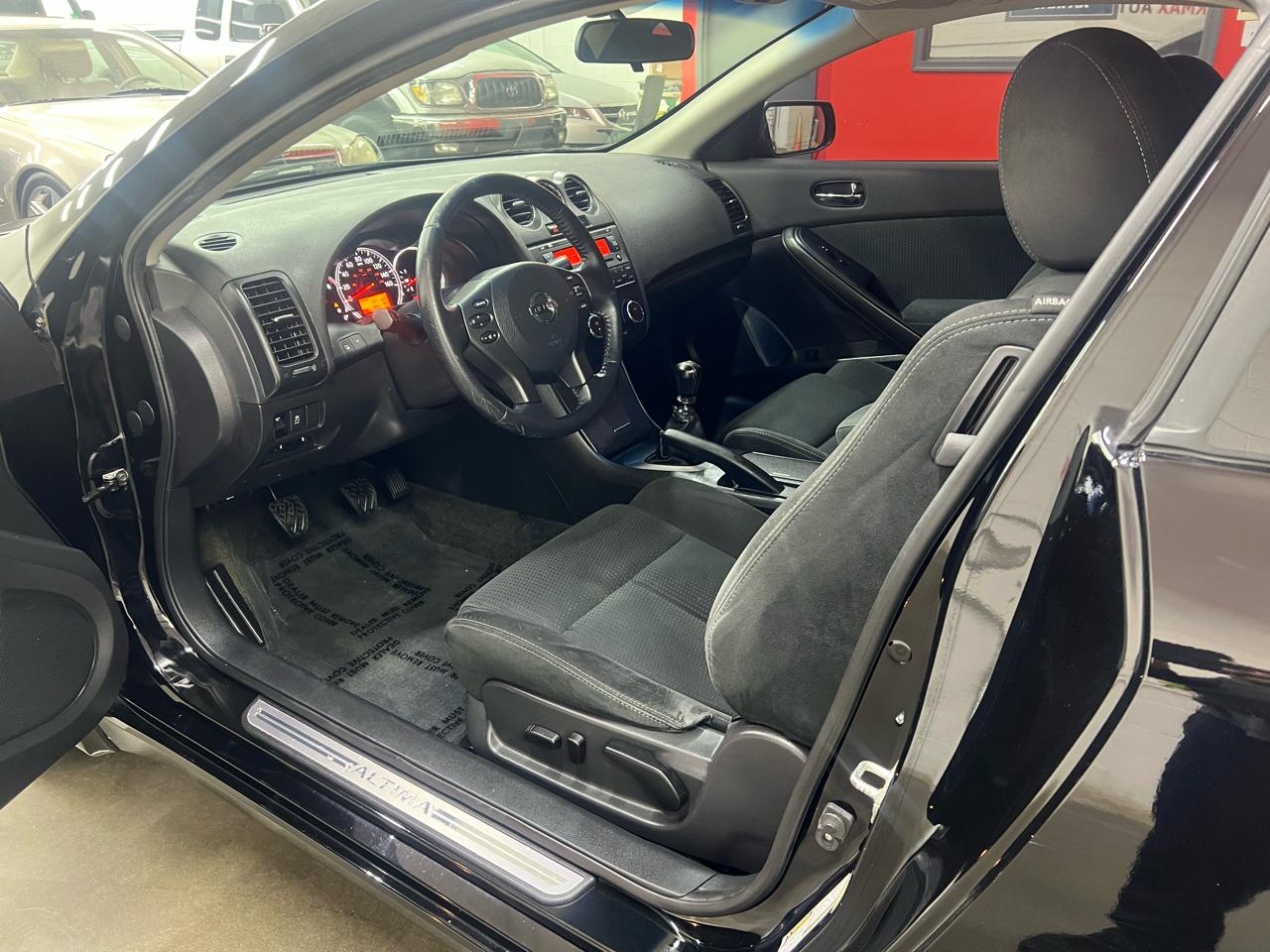 Nissan Altima 2.5 S 6M/T Coupe 2011