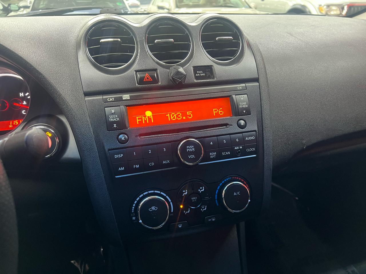 Nissan Altima 2.5 S 6M/T Coupe 2011