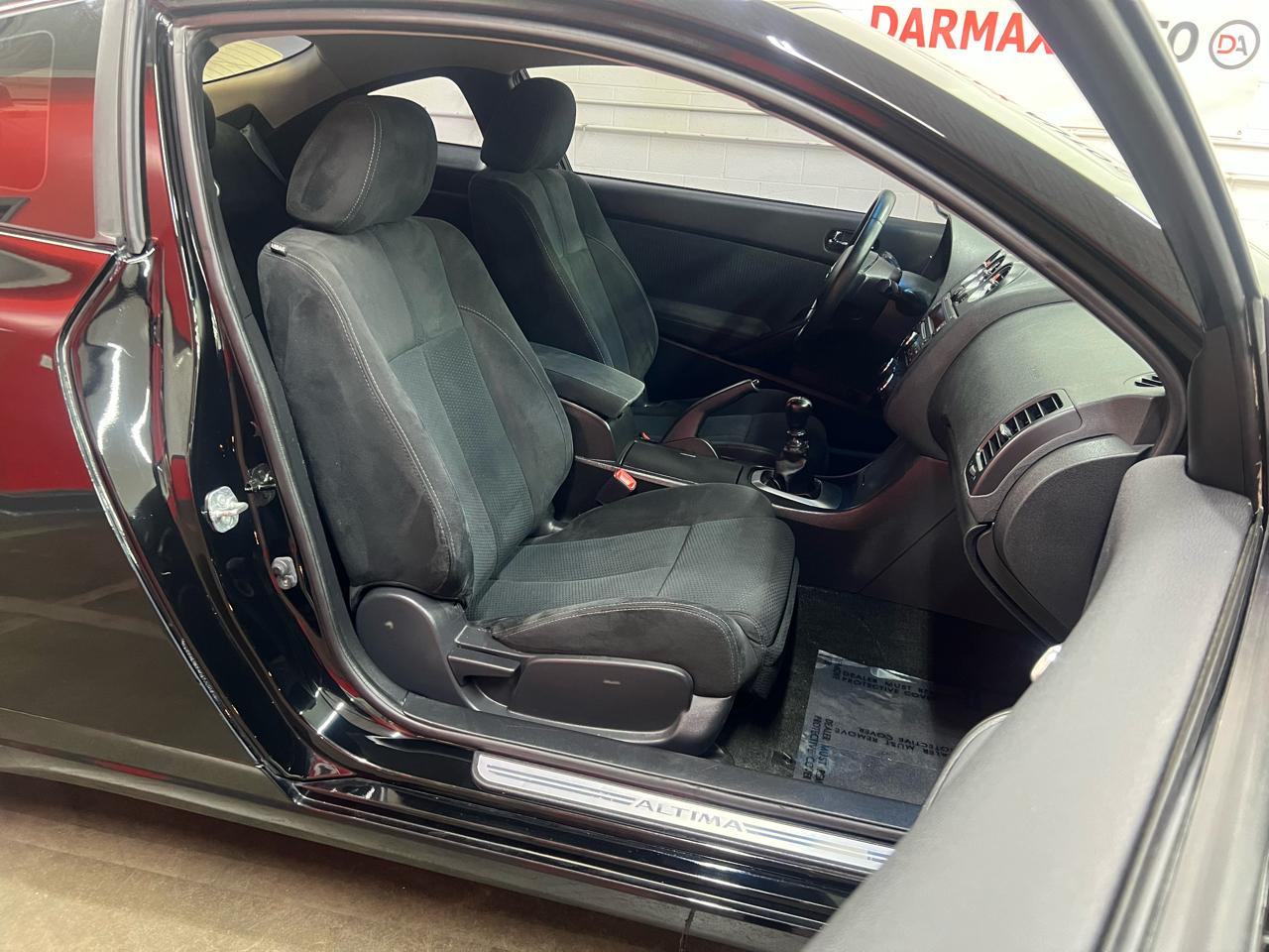 Nissan Altima 2.5 S 6M/T Coupe 2011