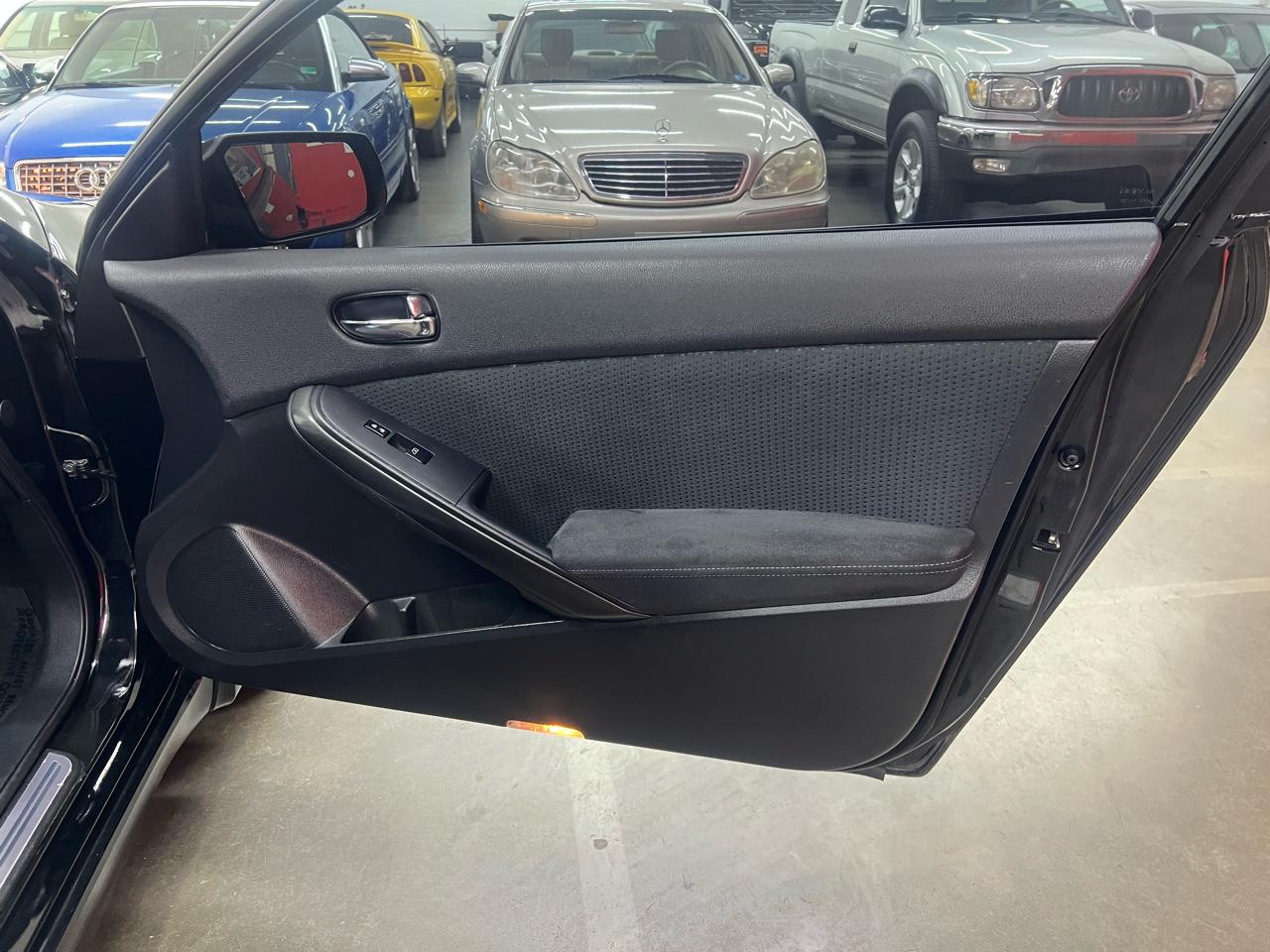 Nissan Altima 2.5 S 6M/T Coupe 2011