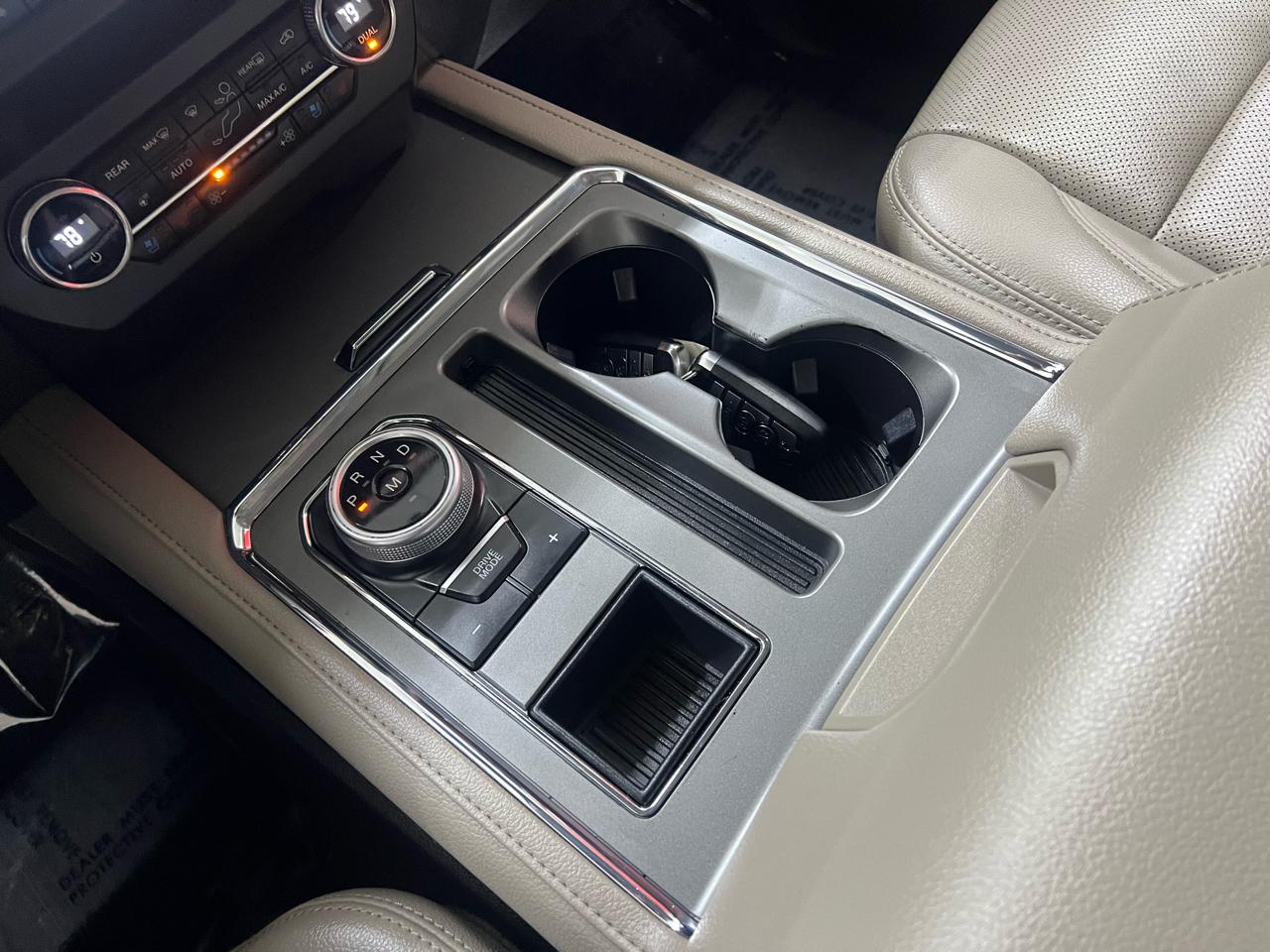 Ford Expedition XLT 2021