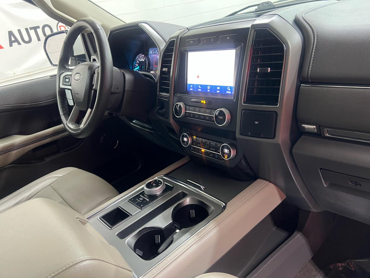 Ford Expedition XLT 2021