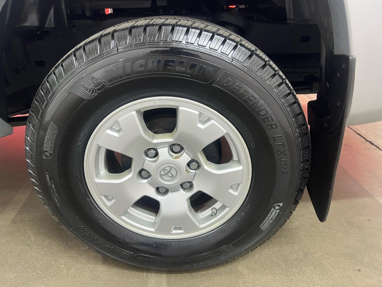 Toyota Tacoma Double Cab V6 4WD 2011