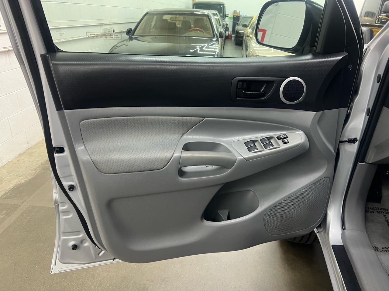 Toyota Tacoma Double Cab V6 4WD 2011