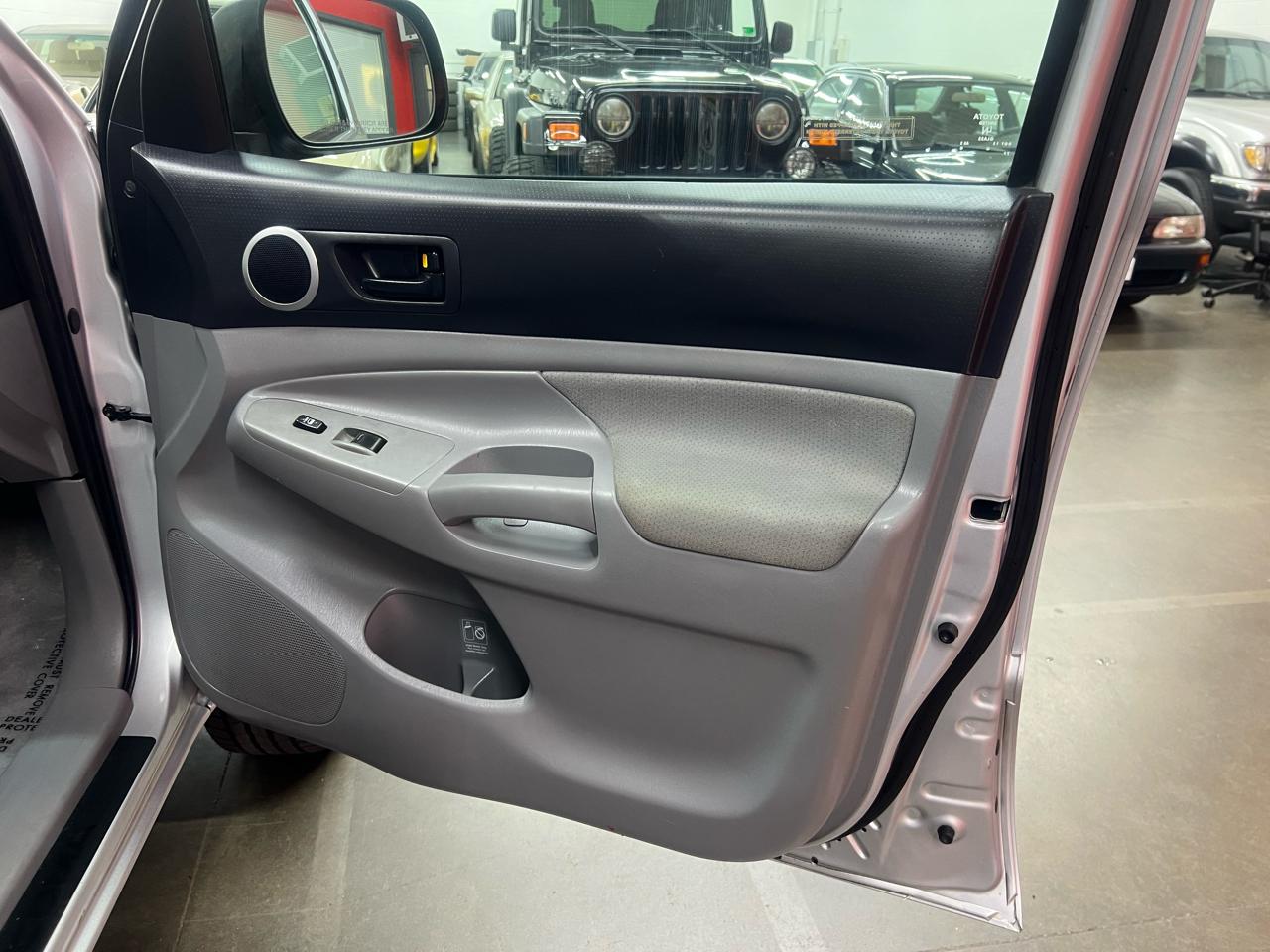 Toyota Tacoma Double Cab V6 4WD 2011