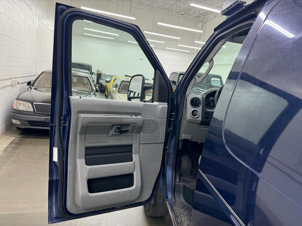 Ford Econoline E-150 2012