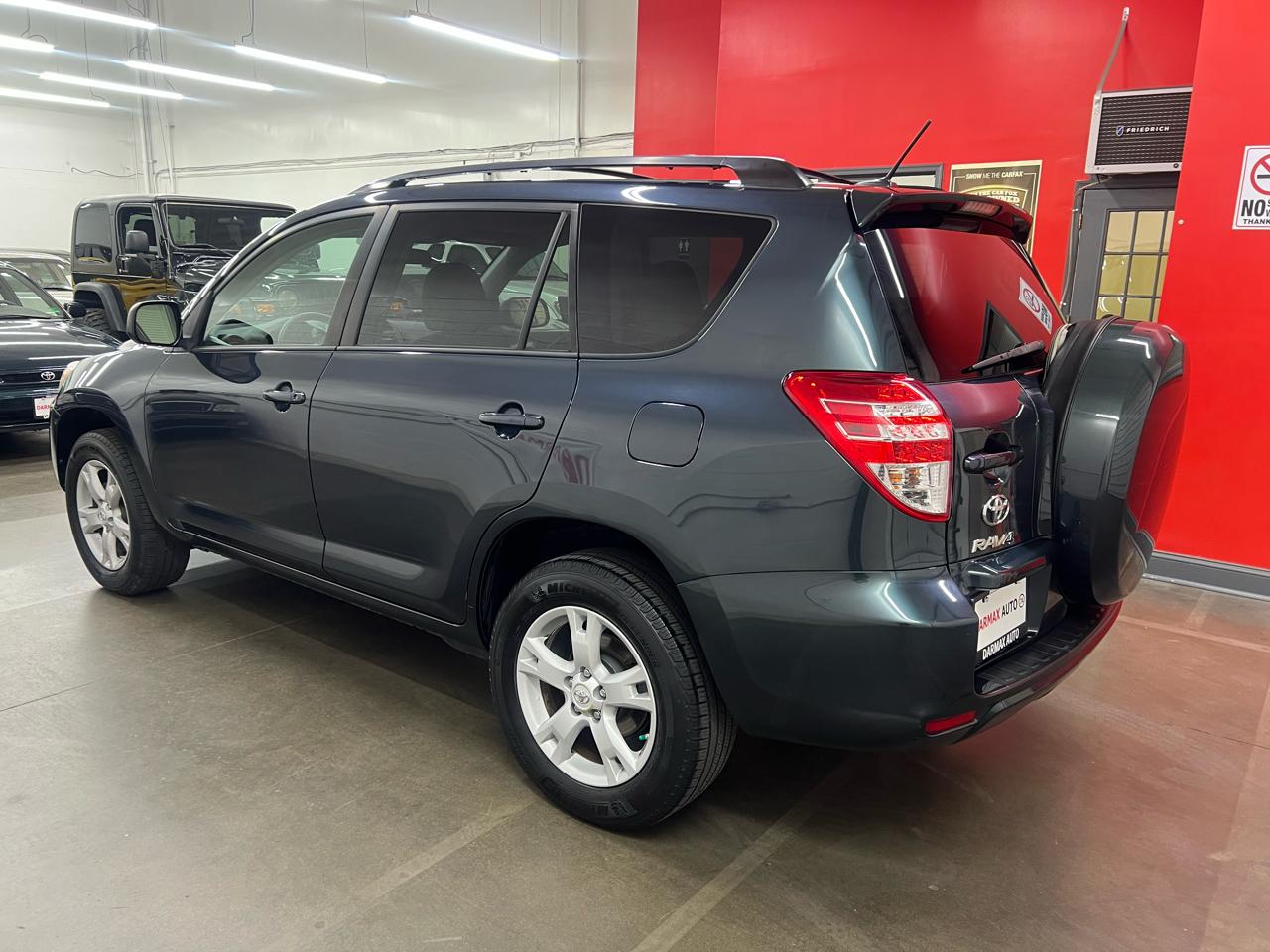 Toyota RAV4  2012
