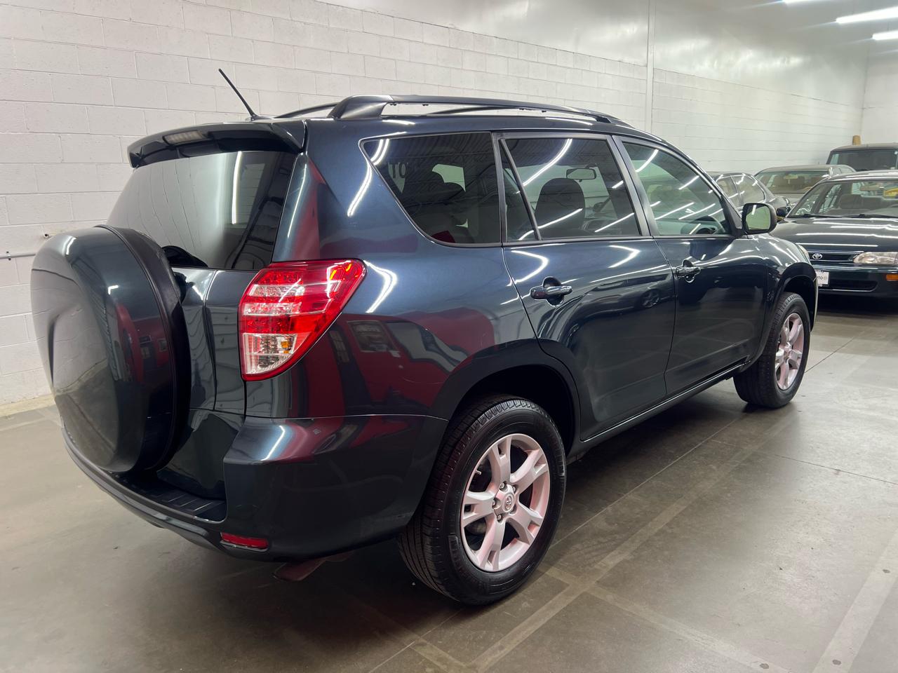 Toyota RAV4  2012