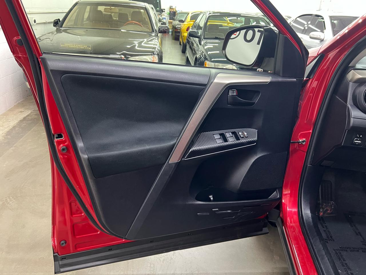 Toyota RAV4 LE FWD 2014