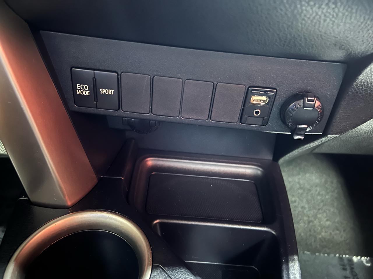 Toyota RAV4 LE FWD 2014