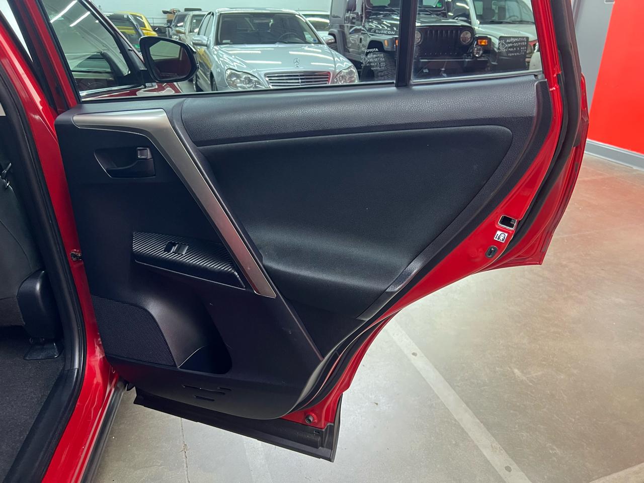 Toyota RAV4 LE FWD 2014