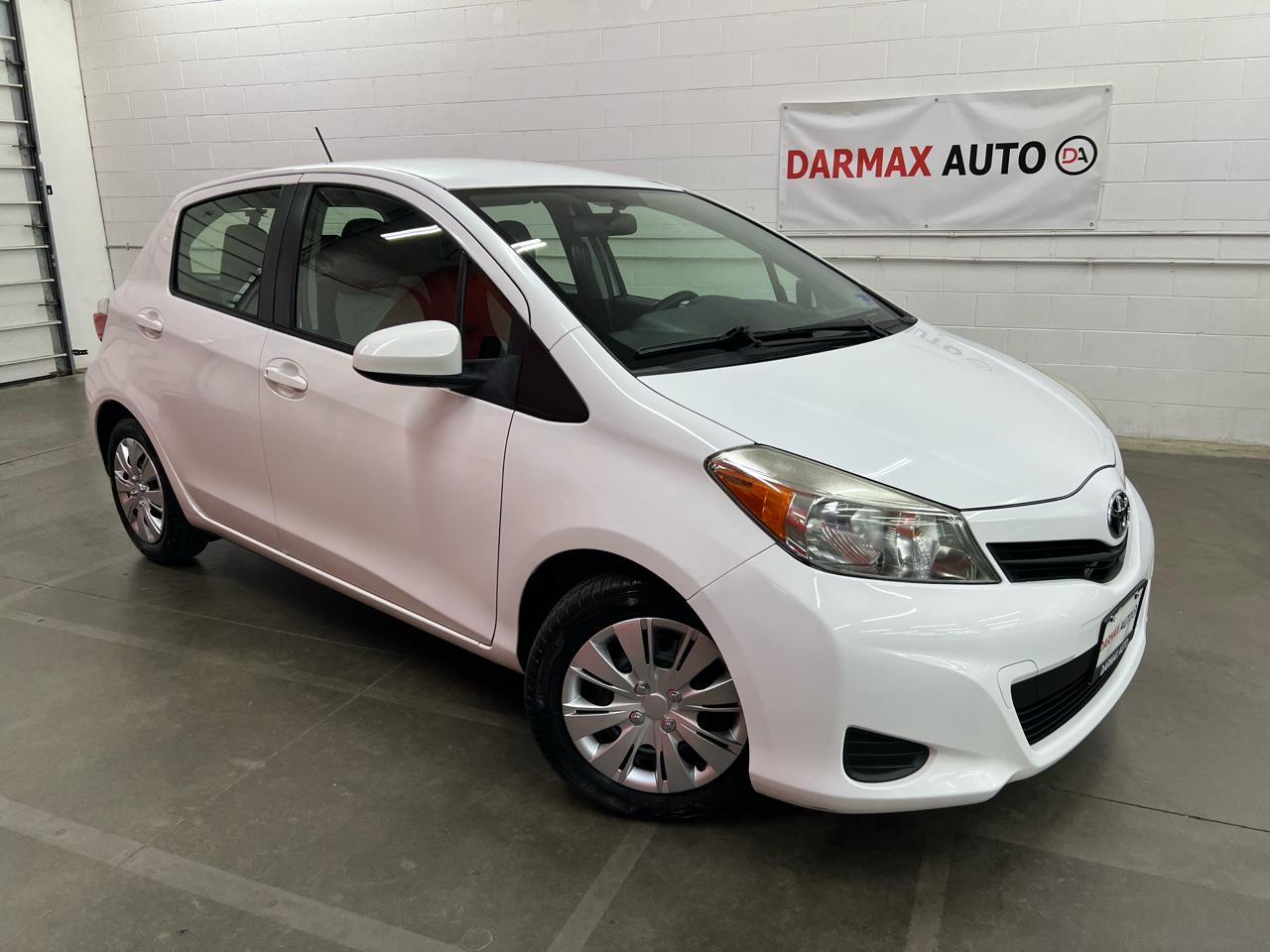 Toyota Yaris LE 5-Door AT 2012