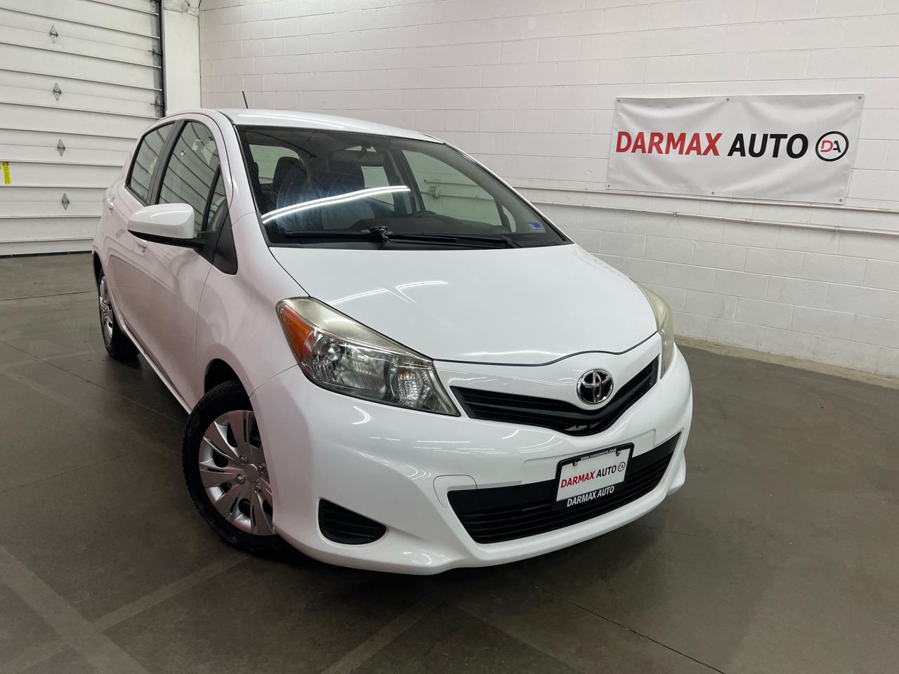 Toyota Yaris LE 5-Door AT 2012