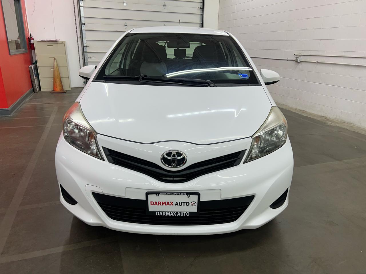 Toyota Yaris LE 5-Door AT 2012