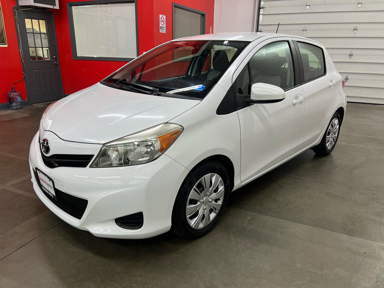 Toyota Yaris LE 5-Door AT 2012