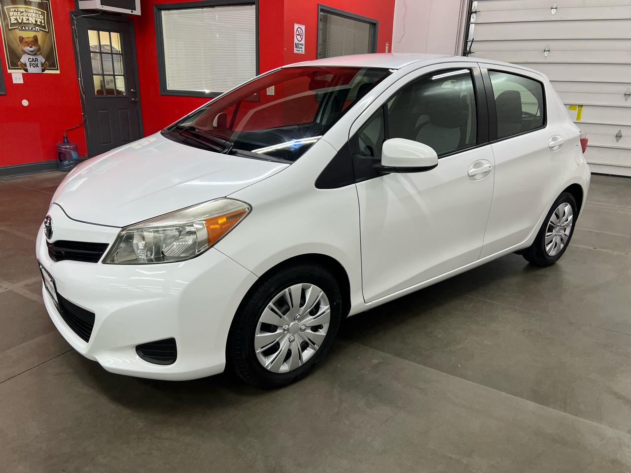 Toyota Yaris LE 5-Door AT 2012