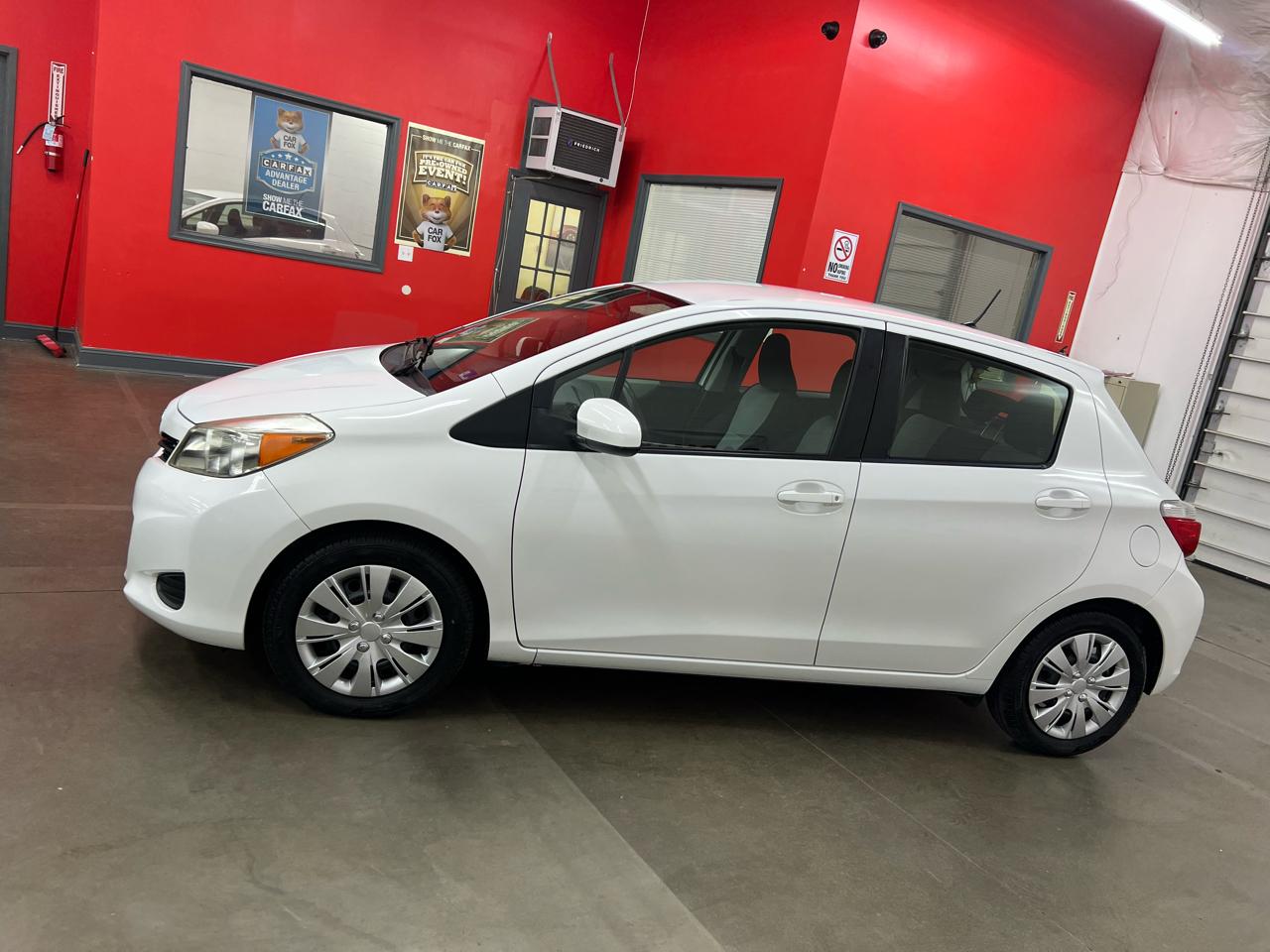 Toyota Yaris LE 5-Door AT 2012