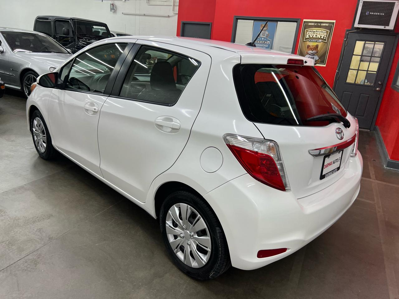 Toyota Yaris LE 5-Door AT 2012