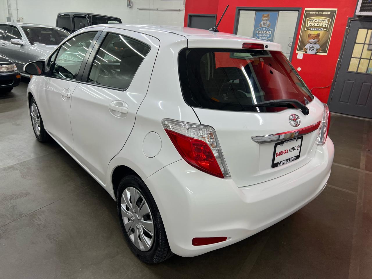 Toyota Yaris LE 5-Door AT 2012