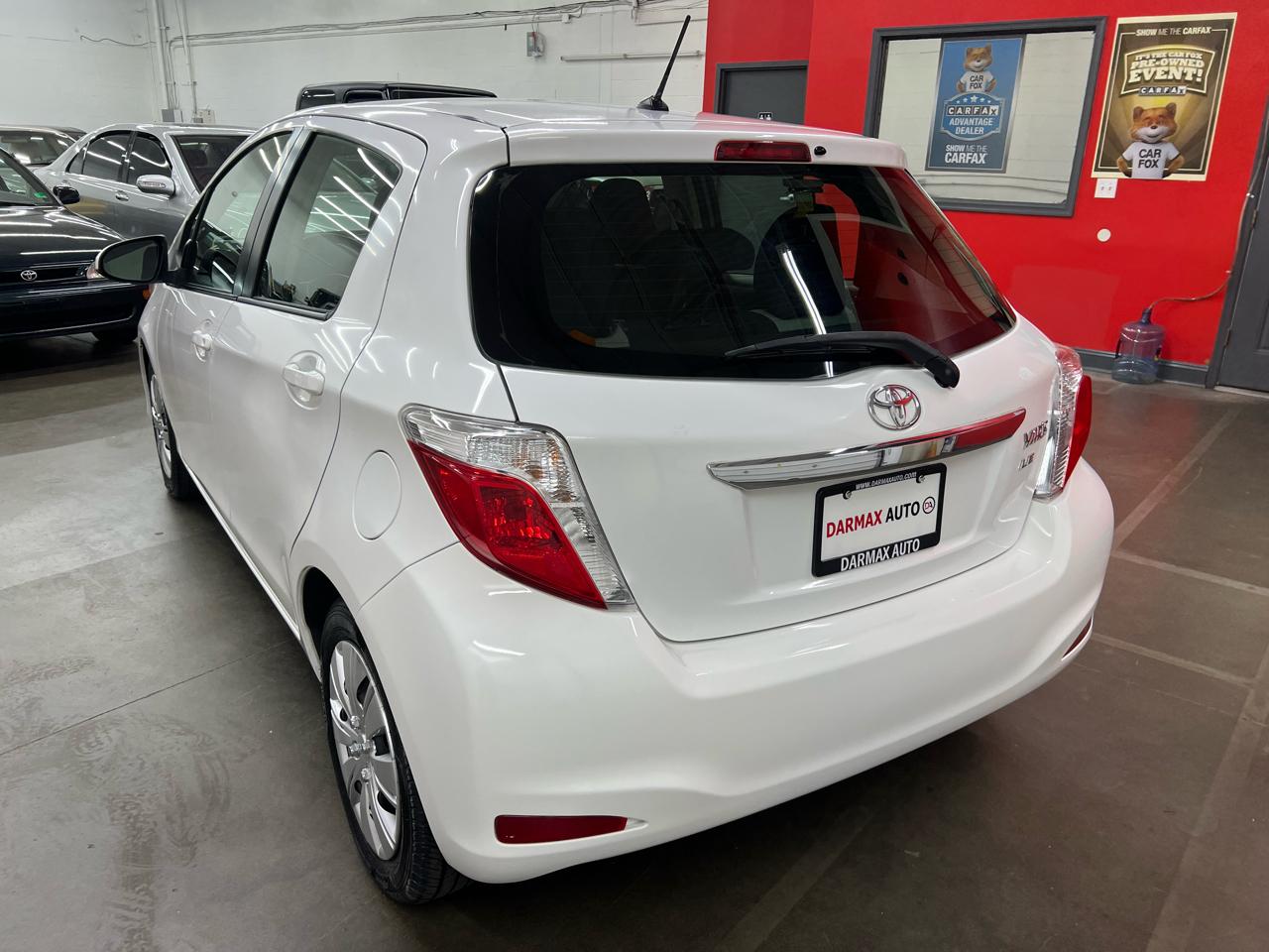 Toyota Yaris LE 5-Door AT 2012