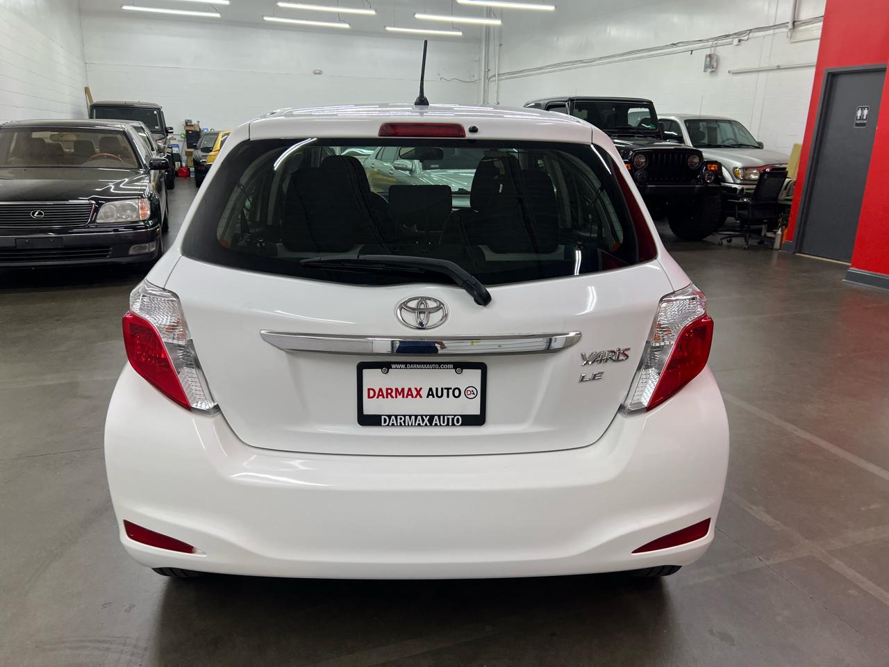 Toyota Yaris LE 5-Door AT 2012