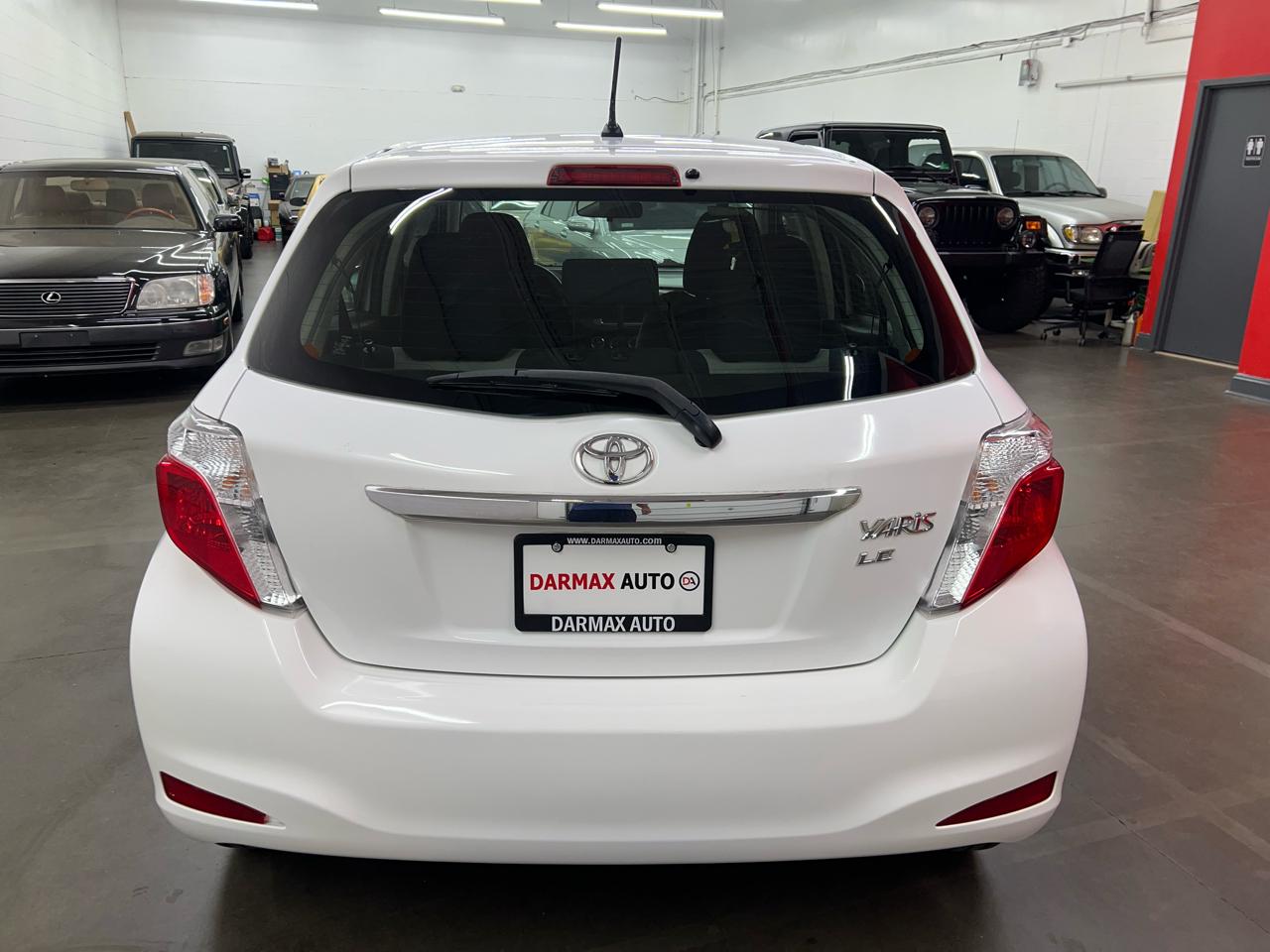 Toyota Yaris LE 5-Door AT 2012