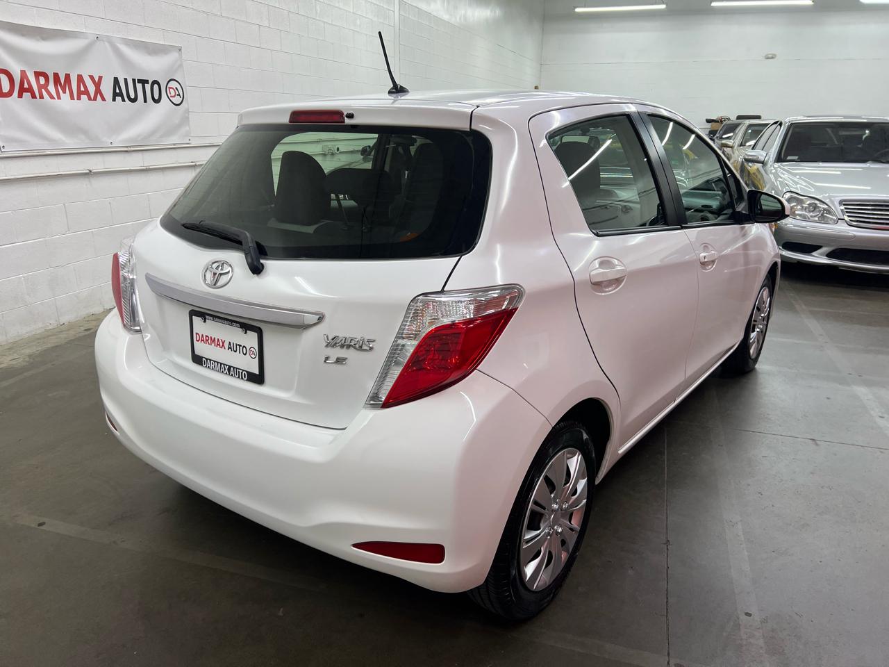 Toyota Yaris LE 5-Door AT 2012