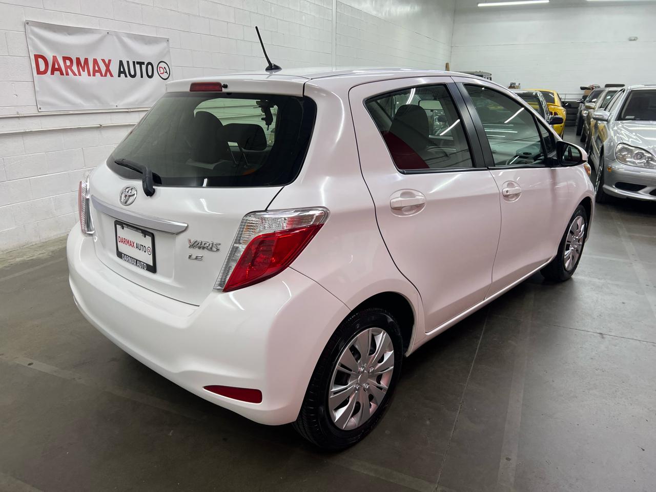 Toyota Yaris LE 5-Door AT 2012
