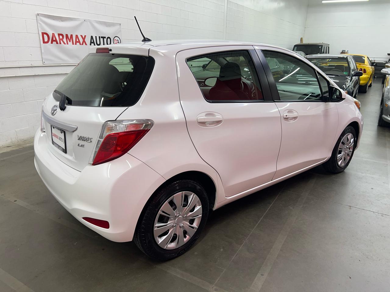 Toyota Yaris LE 5-Door AT 2012