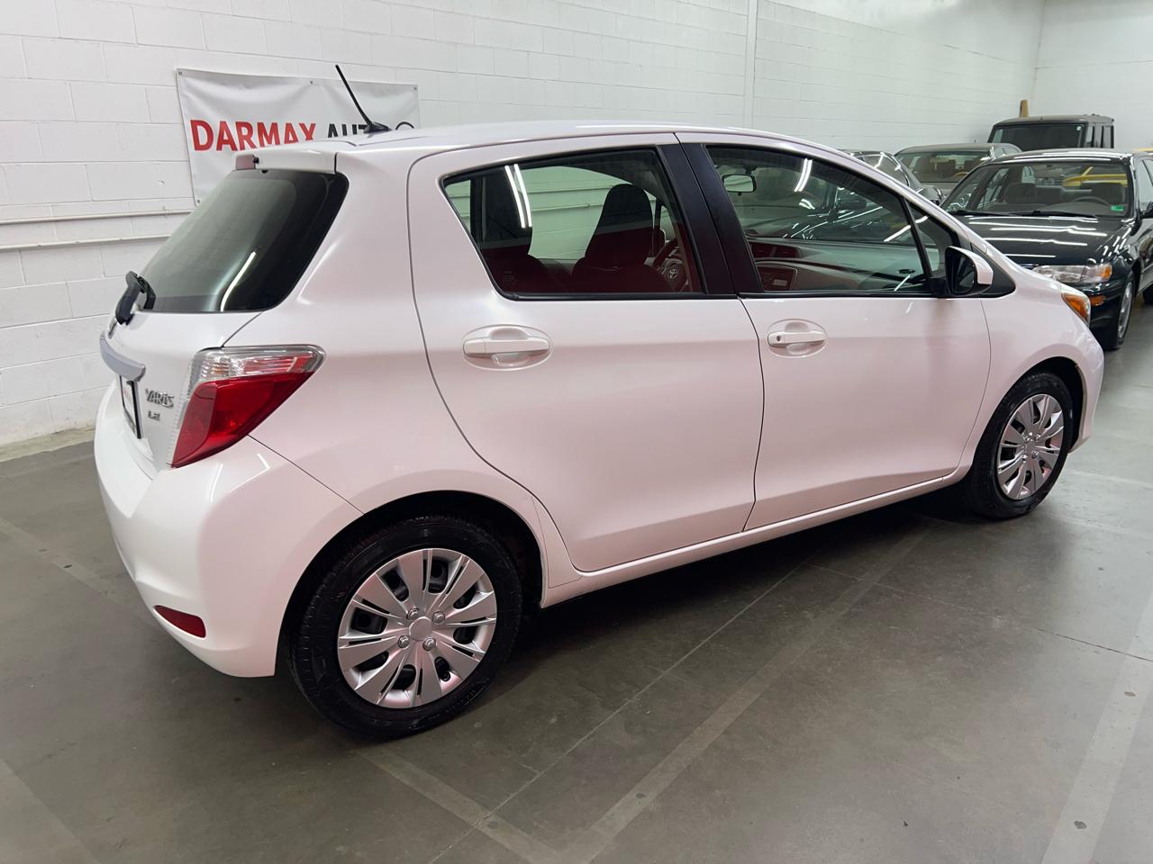 Toyota Yaris LE 5-Door AT 2012