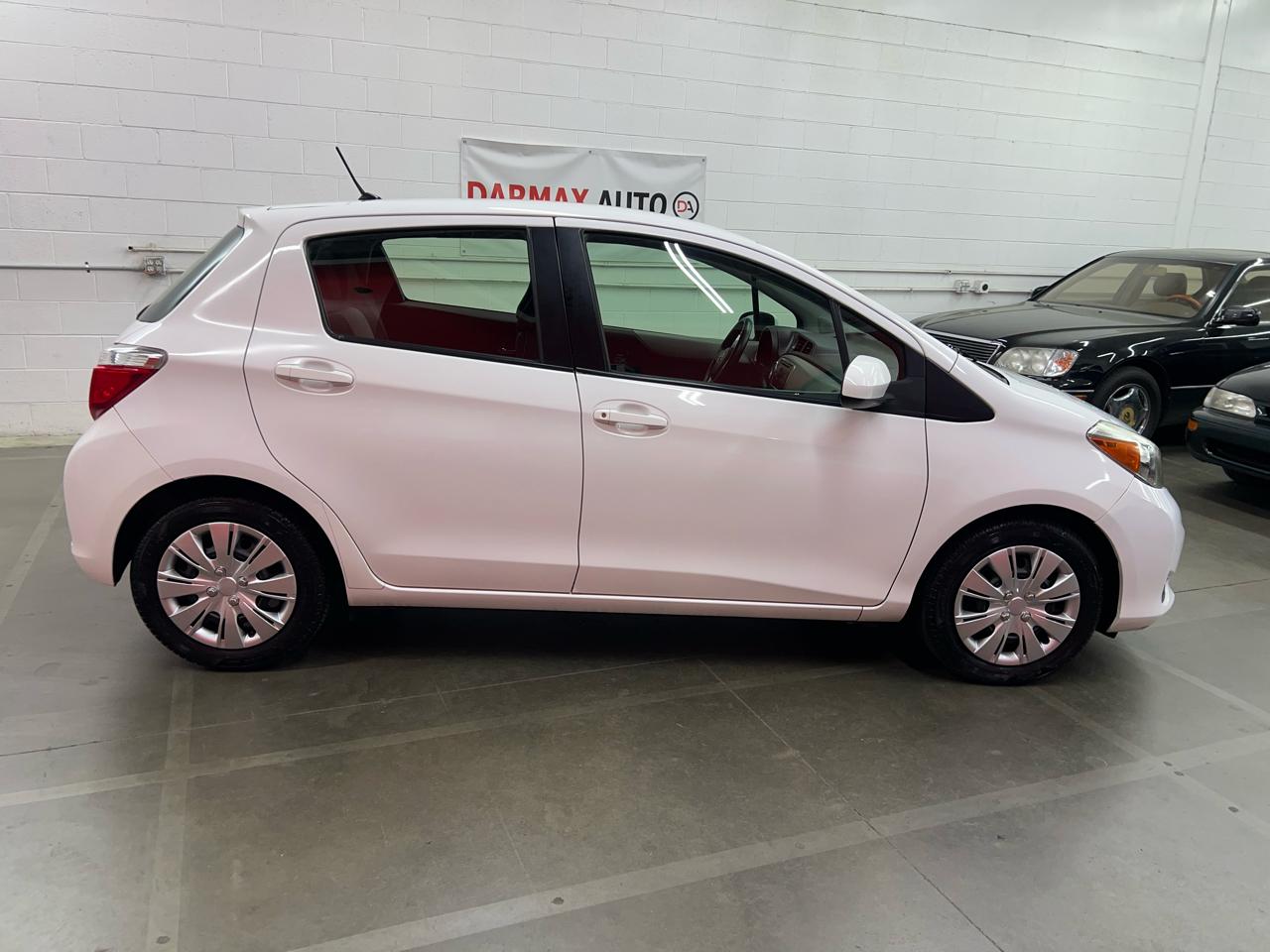 Toyota Yaris LE 5-Door AT 2012