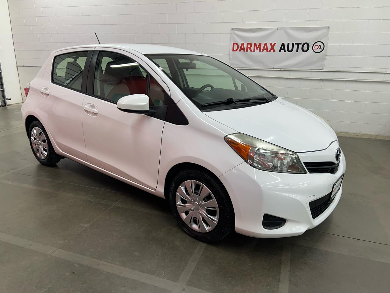 Toyota Yaris LE 5-Door AT 2012