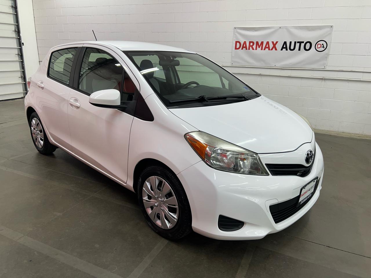 Toyota Yaris LE 5-Door AT 2012
