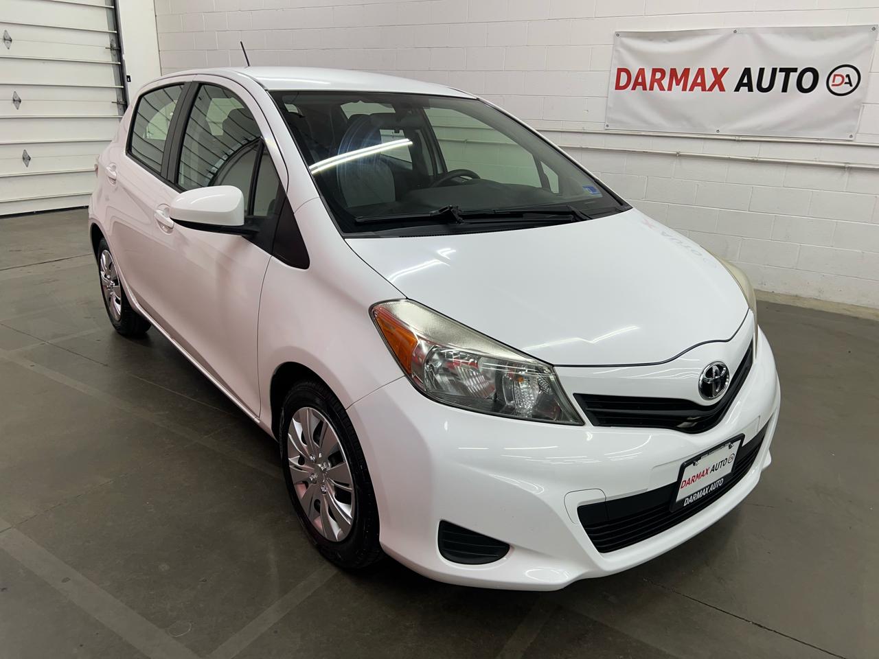 Toyota Yaris LE 5-Door AT 2012