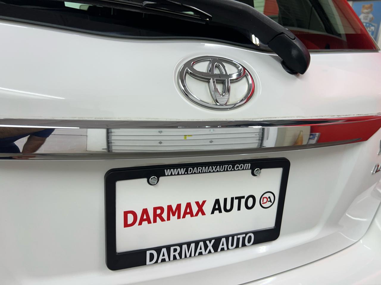 Toyota Yaris LE 5-Door AT 2012