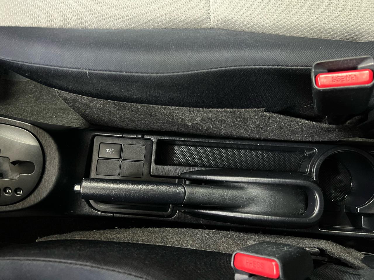 Toyota Yaris LE 5-Door AT 2012