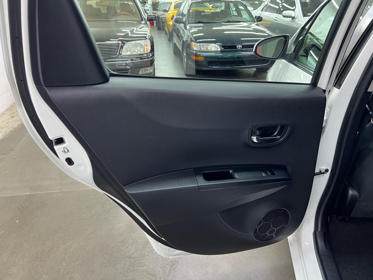 Toyota Yaris LE 5-Door AT 2012