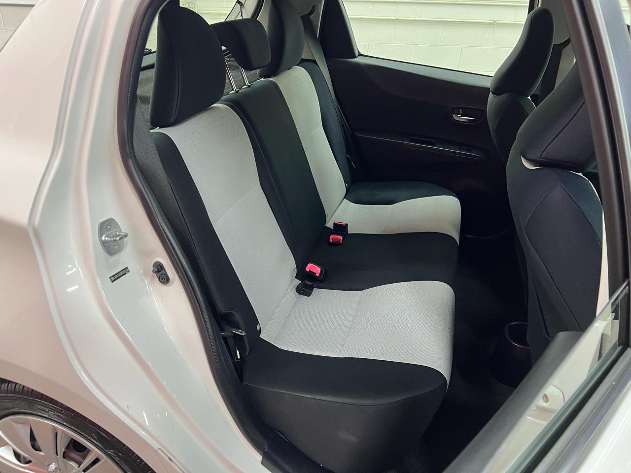 Toyota Yaris LE 5-Door AT 2012