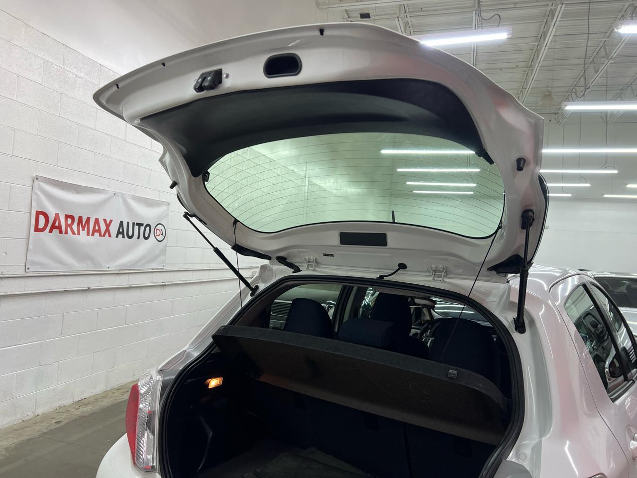 Toyota Yaris LE 5-Door AT 2012
