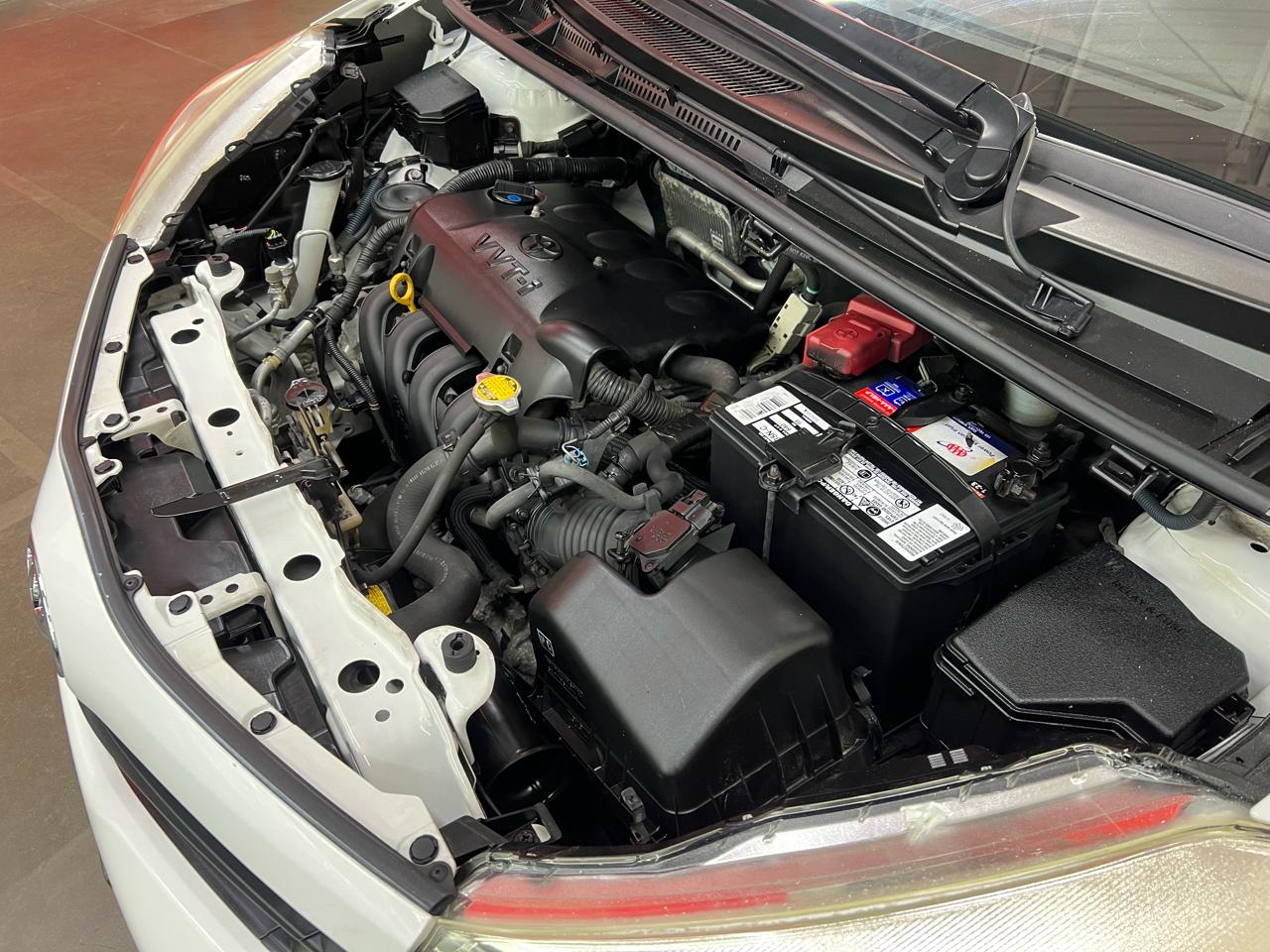 Toyota Yaris LE 5-Door AT 2012